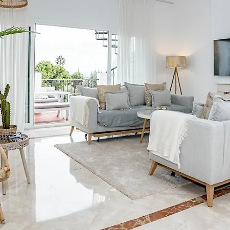 Апартаменты Pa18- Stunning Flat, Gym, Indoor And Outdoor Pool *