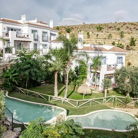 Appartamento Pa18- Stunning Flat, Gym, Indoor And Outdoor Pool Estepona