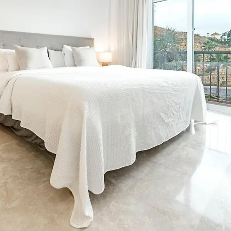 Appartement Pa18- Stunning Flat, Gym, Indoor&outdoor Pool Estepona