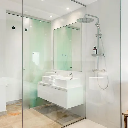 Pa18- Stunning Flat, Gym, Indoor&outdoor Pool *