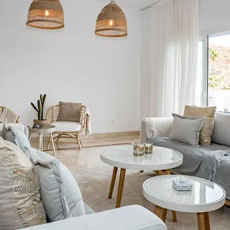 Pa18- Stunning Flat, Gym, Indoor And Outdoor Pool 아파트 에스테포나