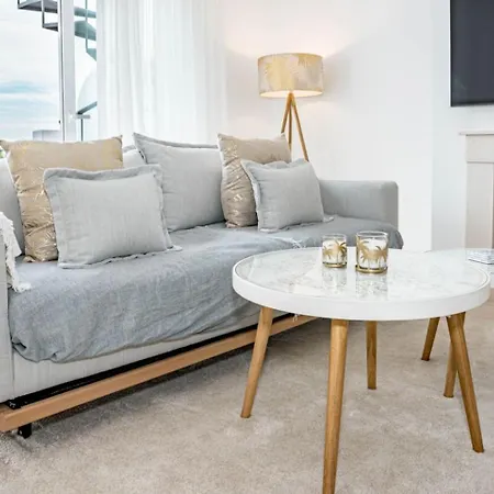Pa18- Stunning Flat, Gym, Indoor And Outdoor Pool *