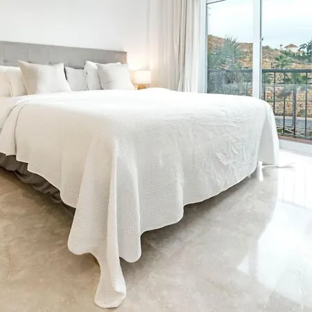 Pa18- Stunning Flat, Gym, Indoor And Outdoor Pool 에스테포나