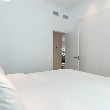 Pa18- Stunning Flat, Gym, Indoor And Outdoor Pool 에스테포나