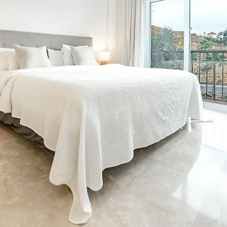 Apartment Pa18- Stunning Flat, Gym, Indoor And Outdoor Pool